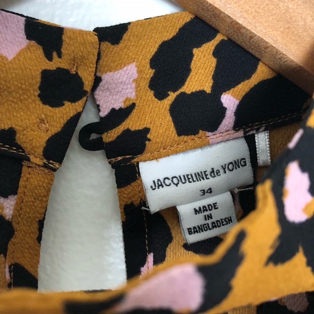 Nwt Jacqueline De Yong Leopard Print Blouse - image 4